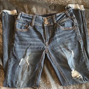 Mid rise ankle jeggings.